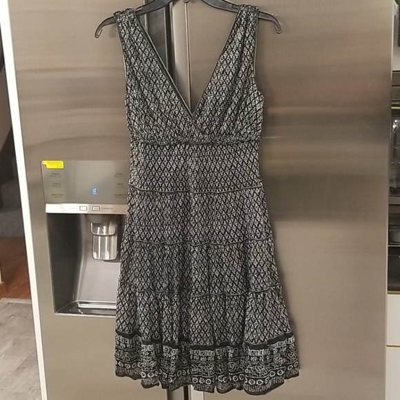 💕MAX STUDIO💕 Vneck Pattern Short Dress